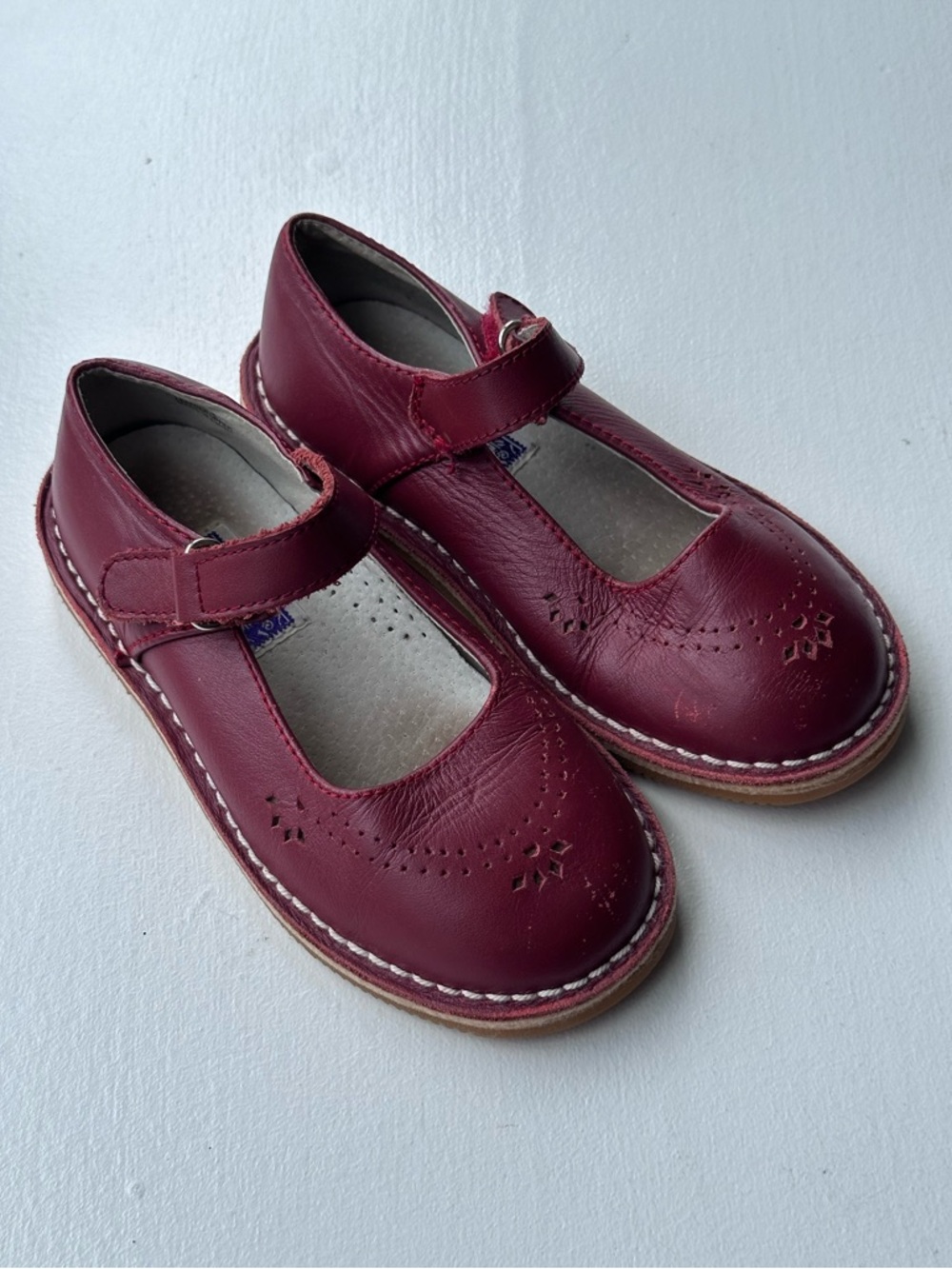L'Amour Red Classic Perforated Leather Mary Jane Shoe size 10.5 Toddler